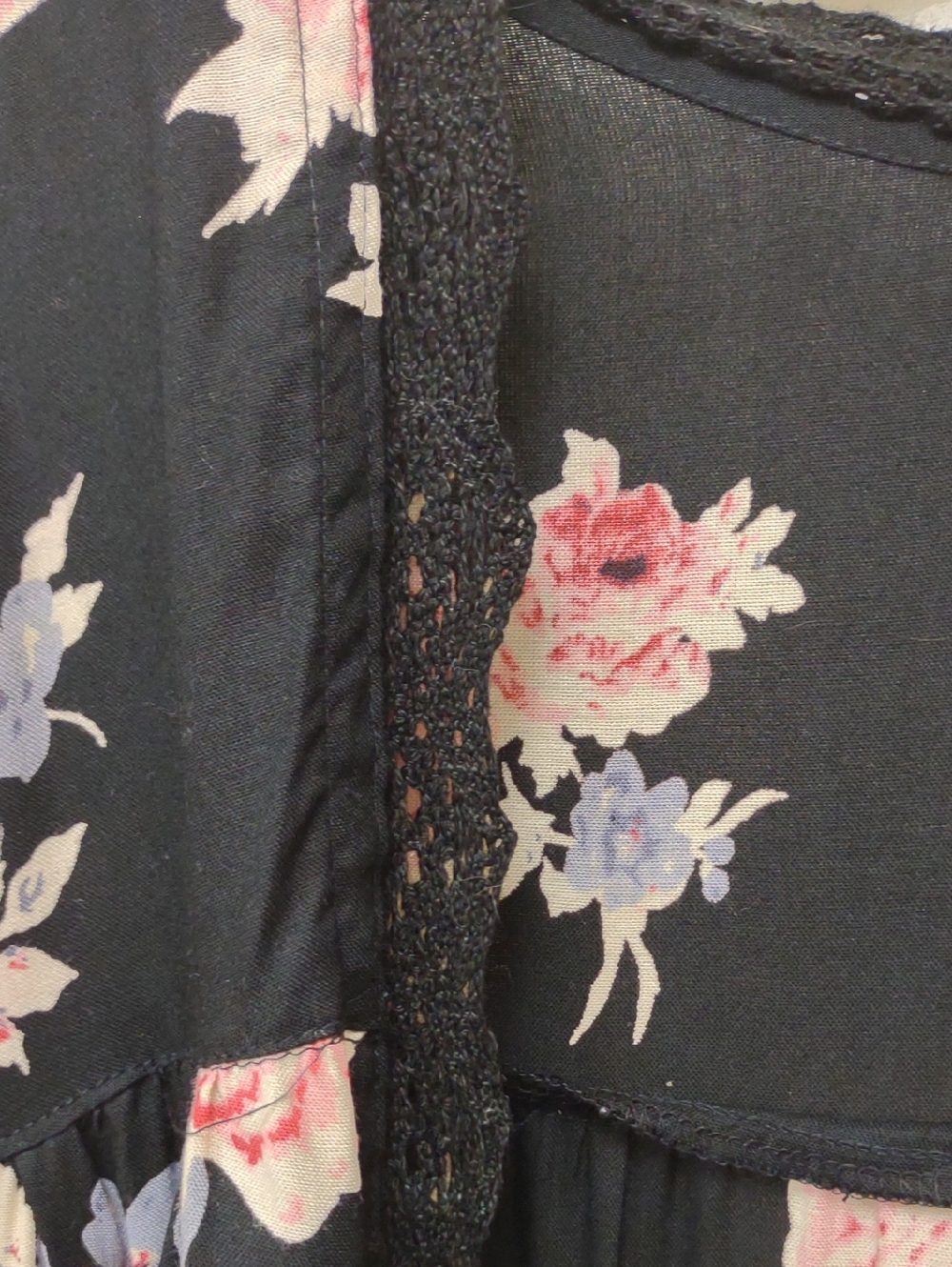 Angie Women's Maxi Black Floral Duster Kimono Open Front Crochet Trim NWT - Picture 5 of 13
